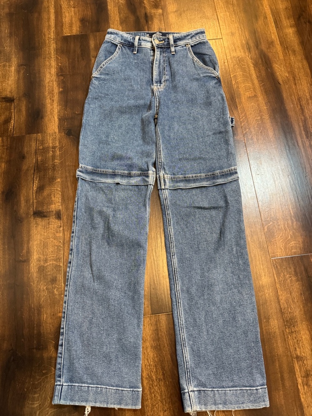 Hollister Ultra High-Rise Wide-Leg Dad Jeans in Medium Blue Wash Size 24X31